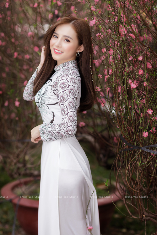 以足球为主题的数字艺术展在多个城市举办，彰显科技魅力，足球艺术品